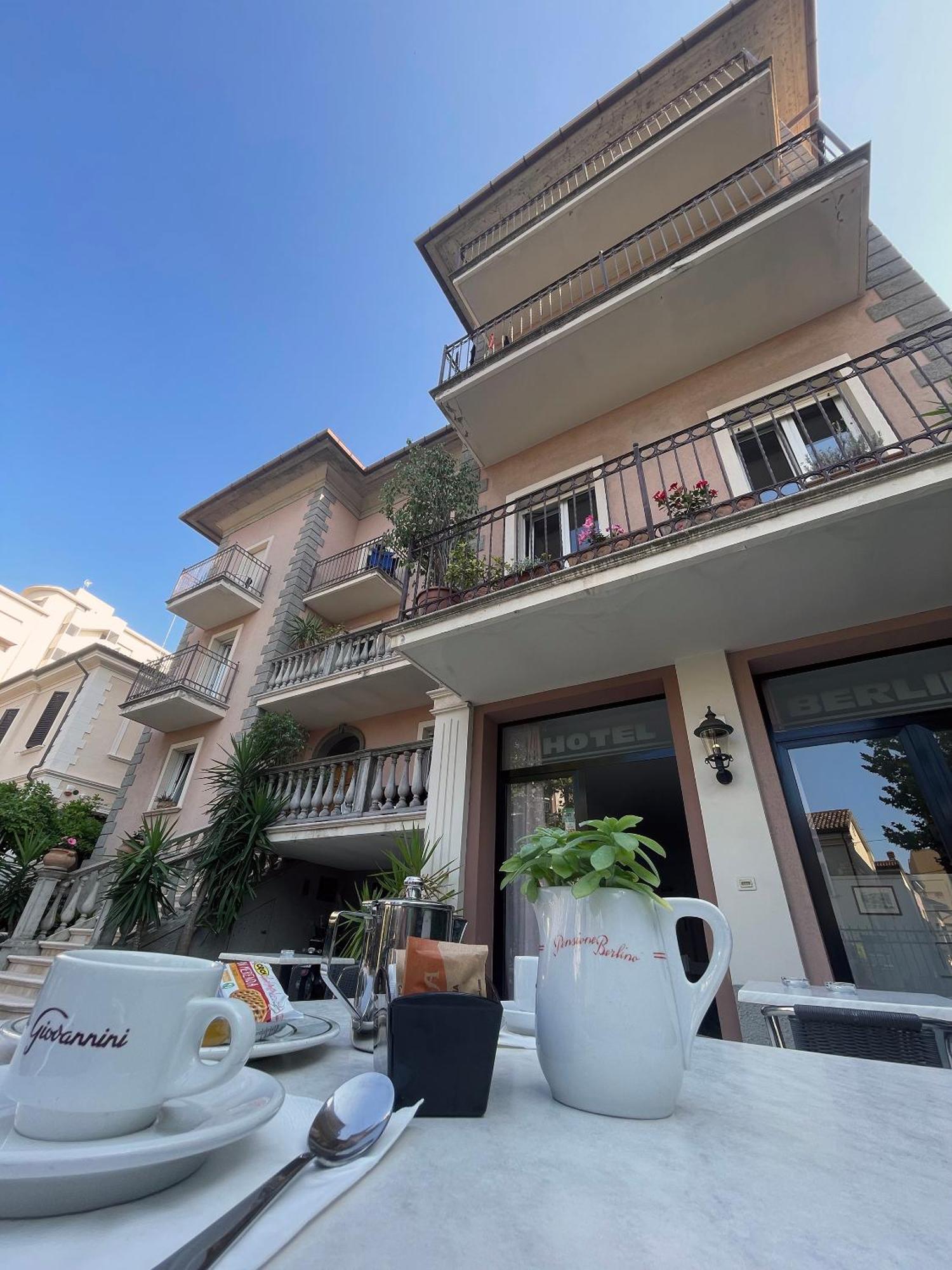 Hotel Berlino كاتوليكا المظهر الخارجي الصورة