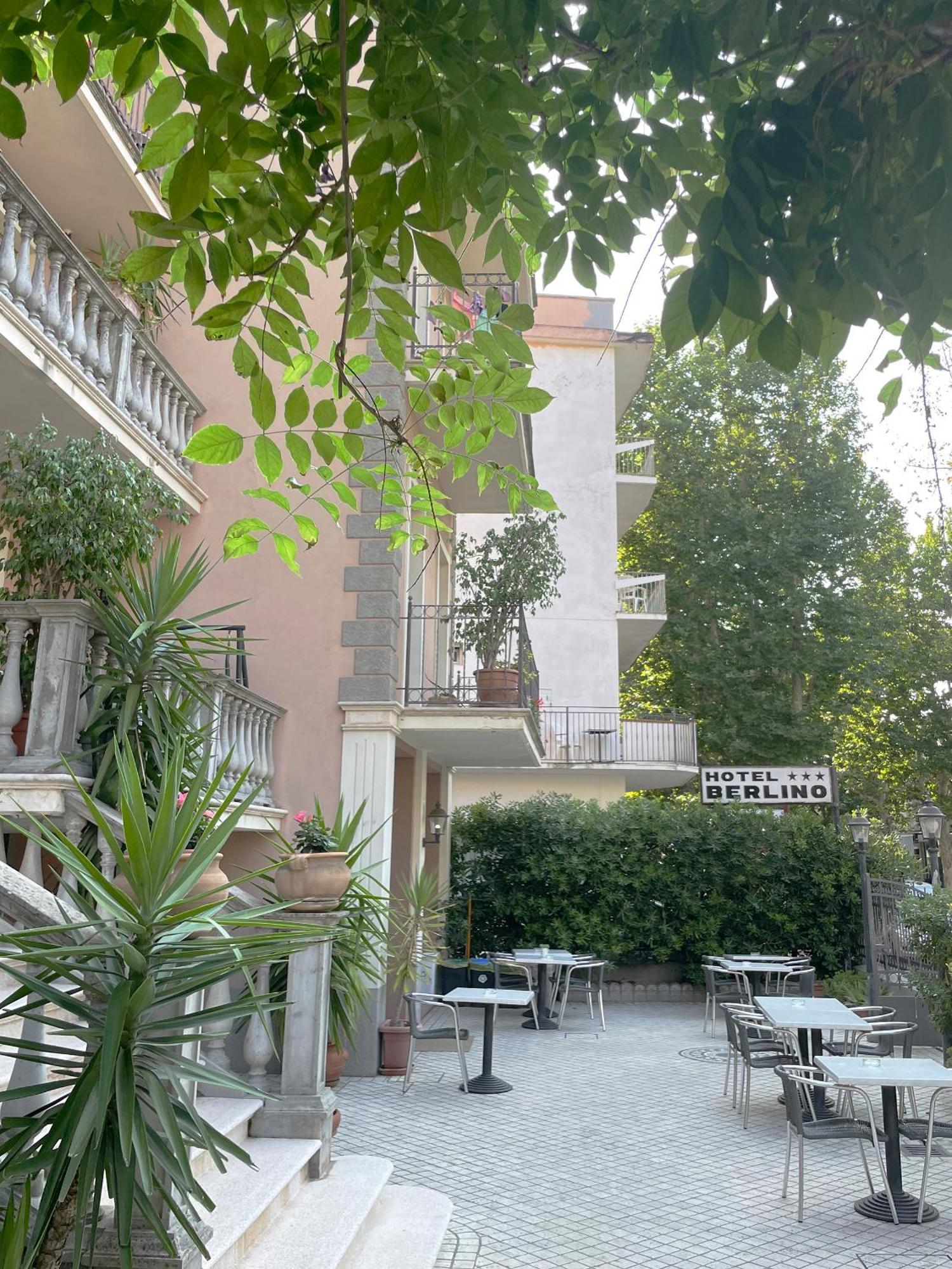 Hotel Berlino كاتوليكا المظهر الخارجي الصورة